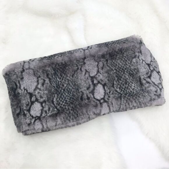 Fadivo NY Gray Black Reptile Print Faux Fur Infinity Cozy Neck Scarf NEW - Picture 2 of 9